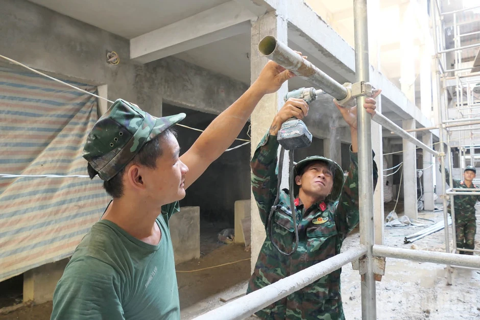 [Ảnh] Tuyên Quang: Lực lượng quân đội góp sức xây trường biên giới Pà Vầy Sủ