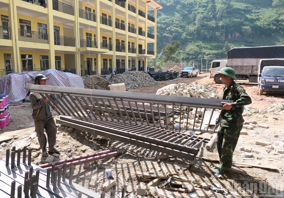 [Ảnh] Tuyên Quang: Lực lượng quân đội góp sức xây trường biên giới Pà Vầy Sủ