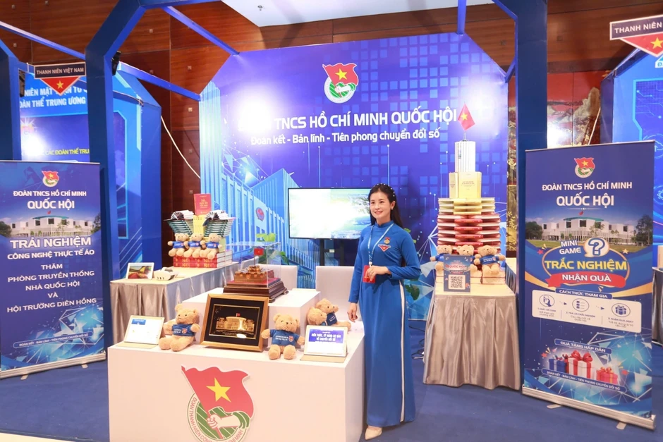 “Chuyến tàu tiến vào kỷ nguyên mới”: Dấu ấn sáng tạo của tuổi trẻ Việt Nam “Chuyến tàu tiến vào kỷ nguyên mới”: Dấu ấn sáng tạo của tuổi trẻ Việt Nam