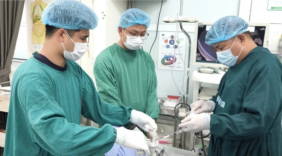 “Mở lại” thực quản hẹp khít 10 năm cho người phụ nữ chỉ sống bằng cháo loãng “Mở lại” thực quản hẹp khít 10 năm cho người phụ nữ chỉ sống bằng cháo loãng