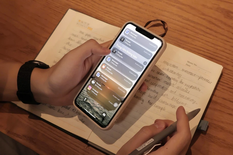 “Não bỏng ngô” và hiểm họa từ thói quen tiêu thụ video ngắn “Não bỏng ngô” và hiểm họa từ thói quen tiêu thụ video ngắn