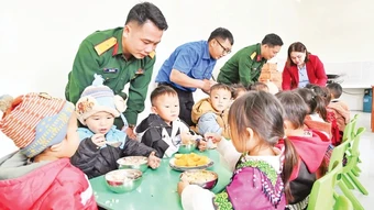 “Ngày thứ năm chia sẻ yêu thương” nơi biên cương Tổ quốc