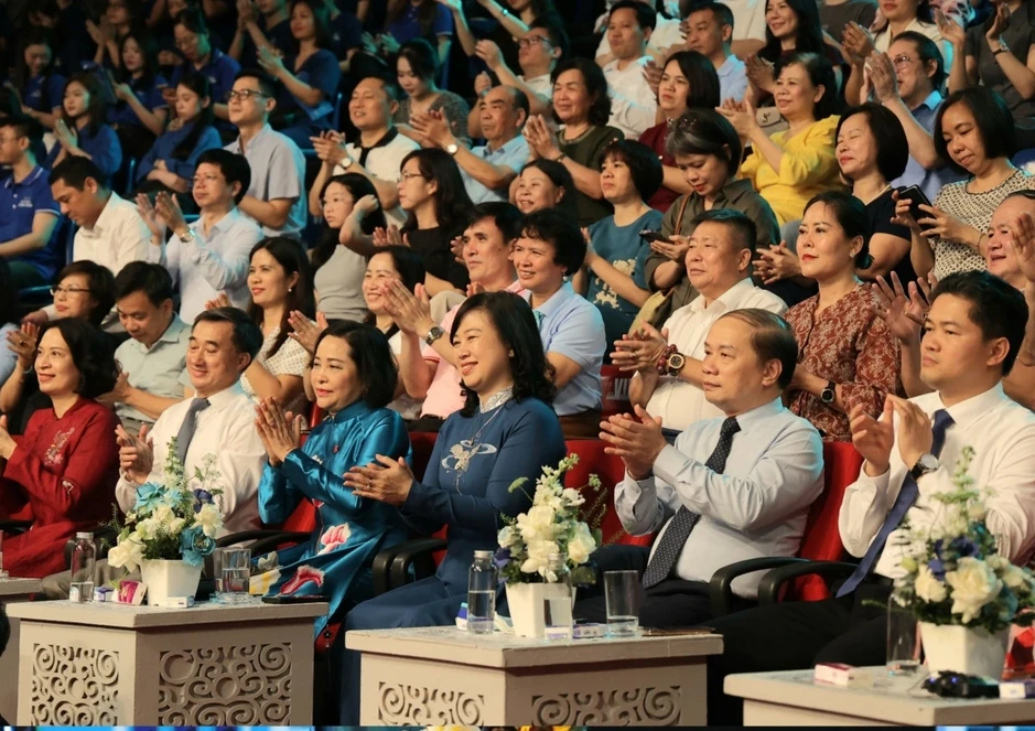 “Nhân dân khỏe mạnh – Đất nước phát triển” “Nhân dân khỏe mạnh – Đất nước phát triển”