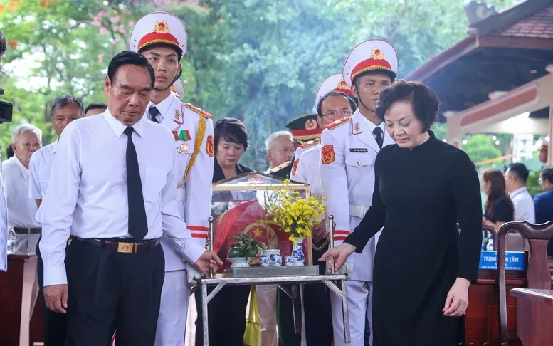 "Chiến dịch 500 ngày đêm": Hơn 1.400 hài cốt liệt sĩ được tìm kiếm, quy tập, thêm cơ hội tìm lại tên liệt sĩ "Chiến dịch 500 ngày đêm": Hơn 1.400 hài cốt liệt sĩ được tìm kiếm, quy tập, thêm cơ hội tìm lại tên liệt sĩ