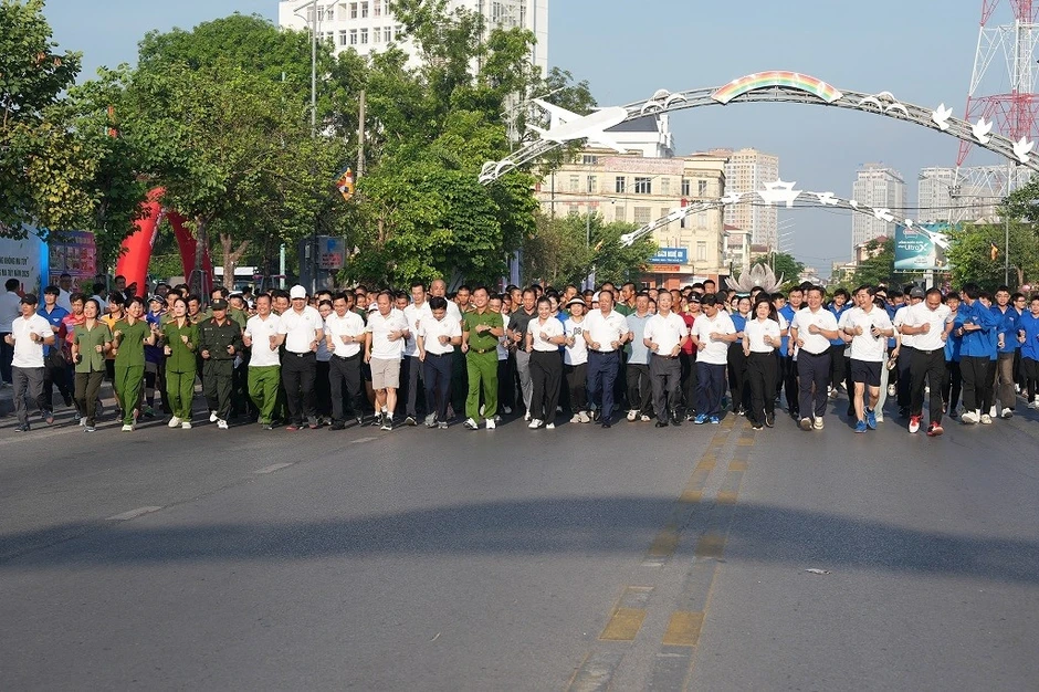 "Chung một quyết tâm xây dựng xã, phường không ma túy" "Chung một quyết tâm xây dựng xã, phường không ma túy"