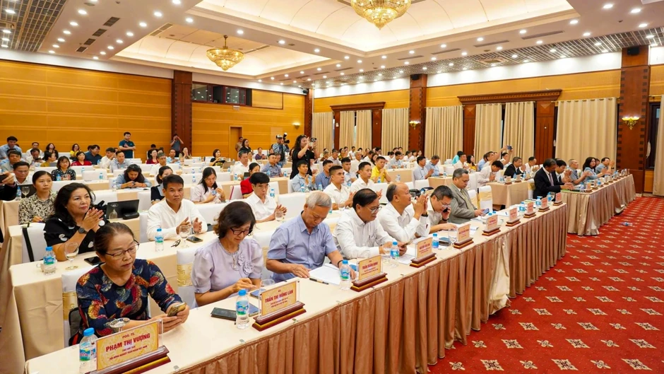 "Chuyển đổi xanh ngành phân bón, động lực cho thích ứng với biến đổi khí hậu" "Chuyển đổi xanh ngành phân bón, động lực cho thích ứng với biến đổi khí hậu"