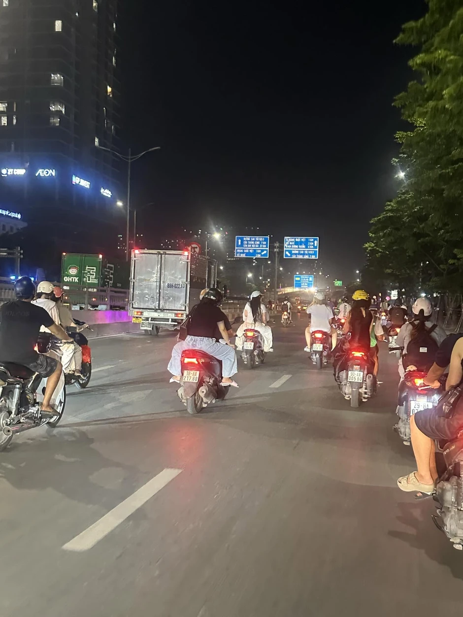 "Đêm trắng" của người Hà Nội: 40 độ ngoài trời, mất điện trong nhà, nhà nghỉ cháy phòng "Đêm trắng" của người Hà Nội: 40 độ ngoài trời, mất điện trong nhà, nhà nghỉ cháy phòng
