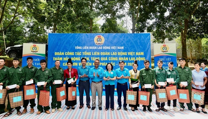 "Điểm tựa" của công nhân nghèo vùng cao "Điểm tựa" của công nhân nghèo vùng cao