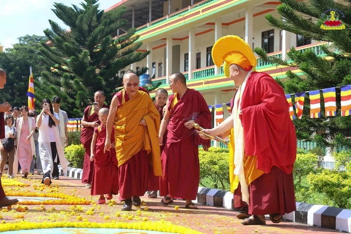 "Đường đến chân hạnh phúc": Hành trình lan tỏa giá trị an yên, hạnh phúc "Đường đến chân hạnh phúc": Hành trình lan tỏa giá trị an yên, hạnh phúc