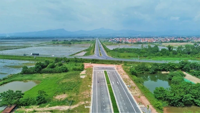 "Người lạ" có tên trong hồ sơ gói thầu 16,5 tỉ đồng ở Quảng Trị "Người lạ" có tên trong hồ sơ gói thầu 16,5 tỉ đồng ở Quảng Trị