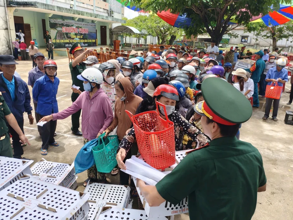 "Sống sau lũ": Trao sinh kế, dựng lại niềm tin nơi những vùng quê vừa đi qua thiên tai "Sống sau lũ": Trao sinh kế, dựng lại niềm tin nơi những vùng quê vừa đi qua thiên tai