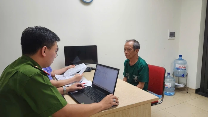"Thần y dỏm" quảng cáo uống nước ion kiềm chữa bách bệnh, giao dịch lừa đảo gần 100 tỉ đồng "Thần y dỏm" quảng cáo uống nước ion kiềm chữa bách bệnh, giao dịch lừa đảo gần 100 tỉ đồng