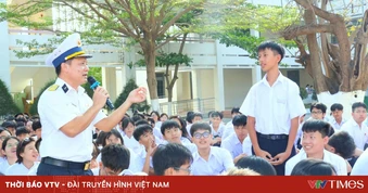 "Tiếp lửa" tình yêu biển đảo, tư vấn tuyển sinh cho hơn 1.000 học sinh Khánh Hòa