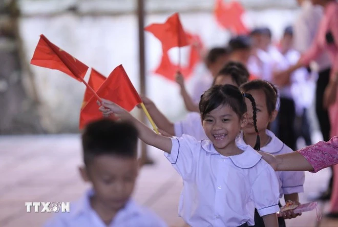 "Việt Nam có tiến bộ đáng kinh ngạc về nâng cao mức độ hạnh phúc của người dân" "Việt Nam có tiến bộ đáng kinh ngạc về nâng cao mức độ hạnh phúc của người dân"