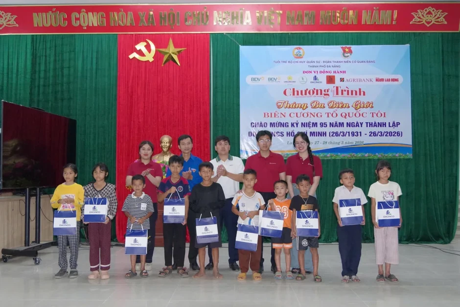 “Tháng Ba biên giới” gắn kết nghĩa tình nơi vùng biên “Tháng Ba biên giới” gắn kết nghĩa tình nơi vùng biên