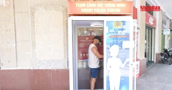 [Video] Ra mắt thí điểm trạm Cảnh sát thông minh hỗ trợ trình báo, gọi SOS 24/7