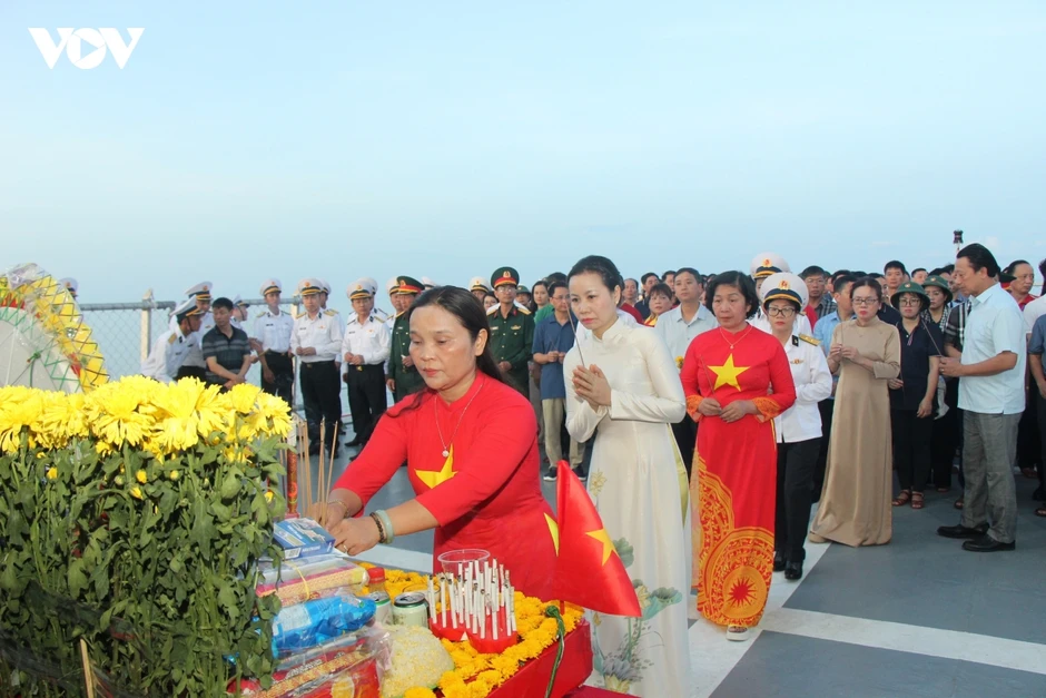 “Vòng tròn bất tử” giữa biển trời Tổ quốc “Vòng tròn bất tử” giữa biển trời Tổ quốc