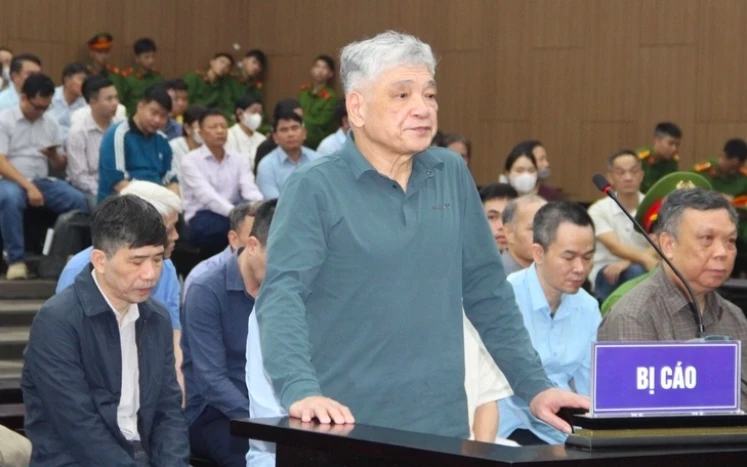 10 tỷ đồng đặt trước cửa nhà Quyền cục trưởng 10 tỷ đồng đặt trước cửa nhà Quyền cục trưởng