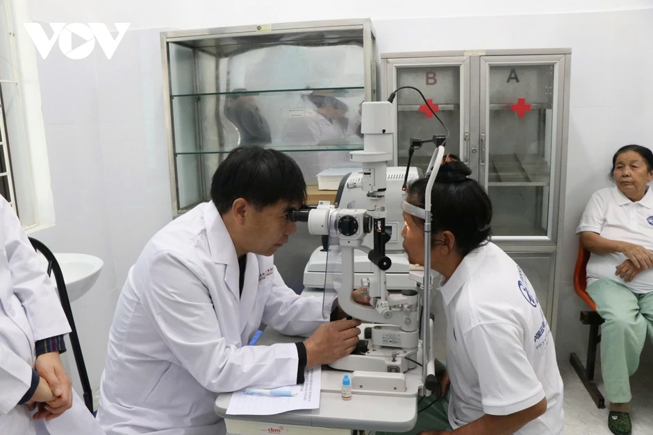100 bệnh nhân nghèo ở Điện Biên sẽ được phẫu thuật mắt miễn phí 100 bệnh nhân nghèo ở Điện Biên sẽ được phẫu thuật mắt miễn phí