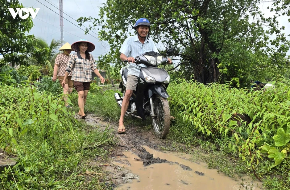 100% hộ dân tuyến Bờ Đông kênh Đê Trong đồng thuận hiến đất làm đường 100% hộ dân tuyến Bờ Đông kênh Đê Trong đồng thuận hiến đất làm đường