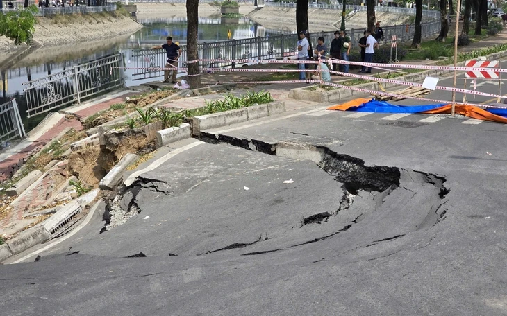 100 tỉ đồng khắc phục sụt lún ven kênh Tàu Hủ 100 tỉ đồng khắc phục sụt lún ven kênh Tàu Hủ