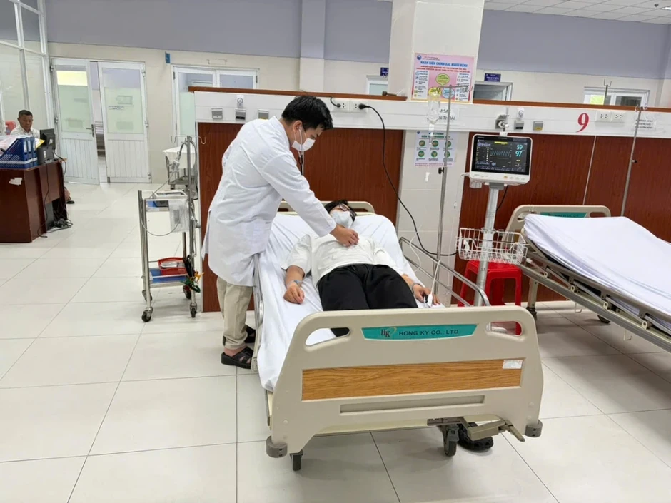 11 công nhân ở TP.HCM nhập viện nghi ngộ độc sau bữa trưa tại công ty 11 công nhân ở TP.HCM nhập viện nghi ngộ độc sau bữa trưa tại công ty
