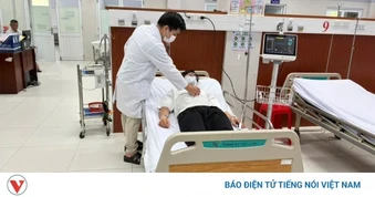 11 công nhân ở TP.HCM nhập viện nghi ngộ độc sau bữa trưa tại công ty