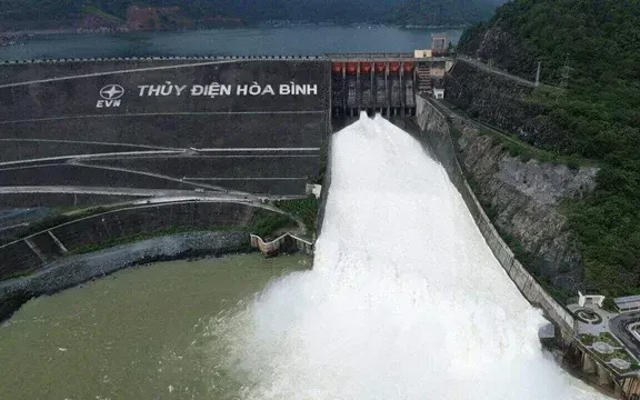 11 giờ ngày 11/7, hồ thủy điện Hòa Bình mở 1 cửa xả đáy 11 giờ ngày 11/7, hồ thủy điện Hòa Bình mở 1 cửa xả đáy