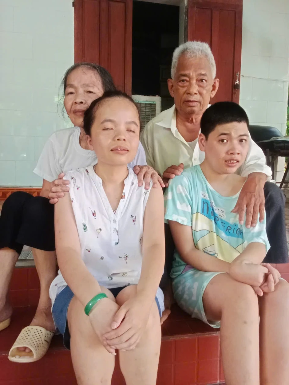 12 lần người cha tự tay chôn con tiễn biệt, nỗi đau da cam chưa bao giờ dừng lại 12 lần người cha tự tay chôn con tiễn biệt, nỗi đau da cam chưa bao giờ dừng lại