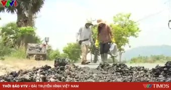 13 năm lặng lẽ vá đường của người phụ nữ vùng Bảy Núi