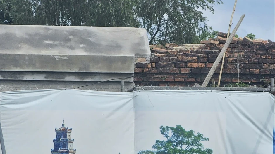15 m tường Hoàng thành Huế 'lạc lõng' sau tu bổ 15 m tường Hoàng thành Huế 'lạc lõng' sau tu bổ