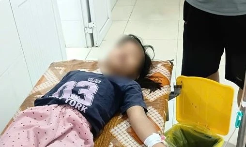 20 người nhập viện sau khi ăn bánh mì 20 người nhập viện sau khi ăn bánh mì