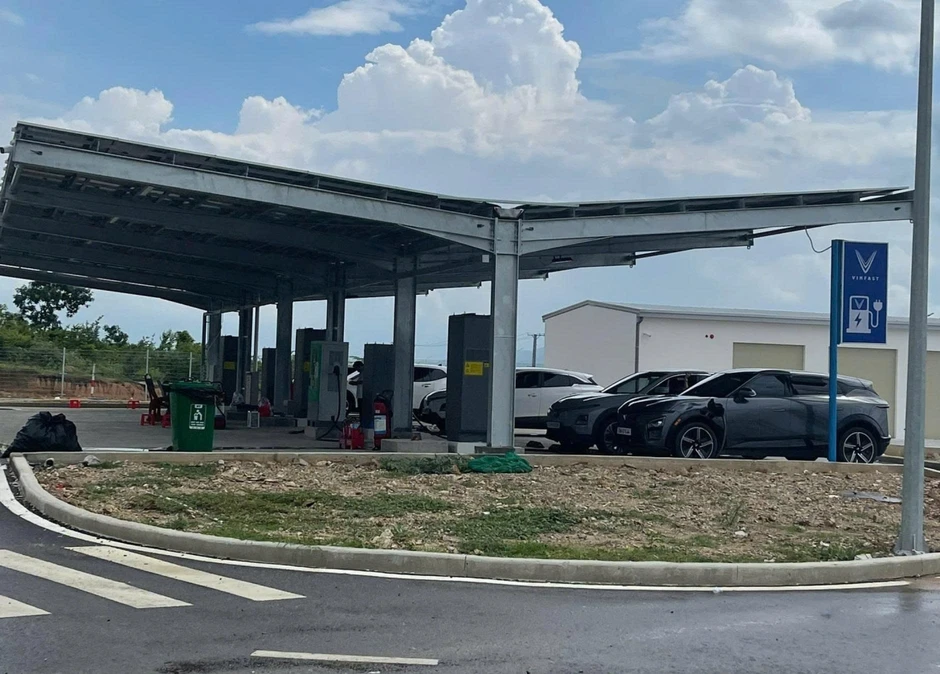 21 trạm dừng nghỉ cao tốc Bắc - Nam: Bao giờ đồng bộ trạm sạc xe điện? 21 trạm dừng nghỉ cao tốc Bắc - Nam: Bao giờ đồng bộ trạm sạc xe điện?