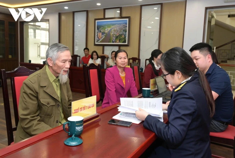 25 ngày xuống nửa ngày: Đột phá cấp sổ đỏ ở một phường của Lào Cai 25 ngày xuống nửa ngày: Đột phá cấp sổ đỏ ở một phường của Lào Cai