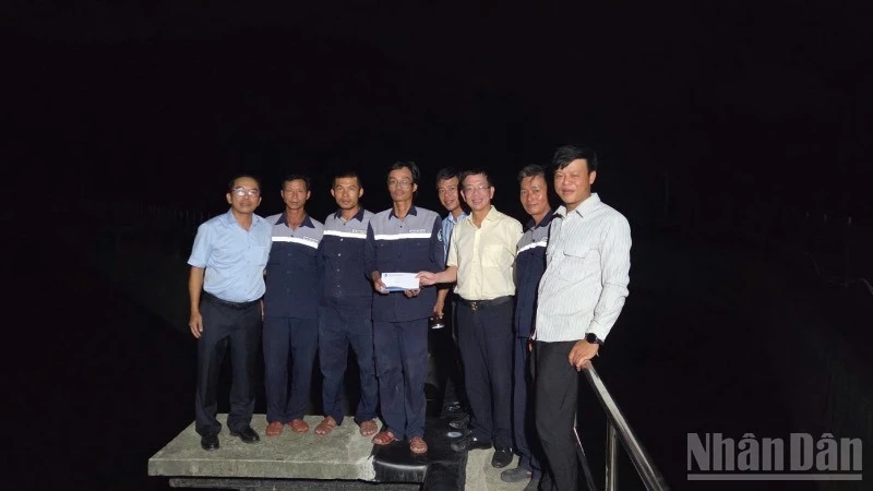 28 giờ “giải khát” cho Chân Mây-Lăng Cô 28 giờ “giải khát” cho Chân Mây-Lăng Cô