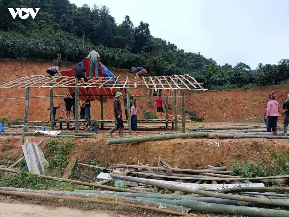 28 hộ dân ở xã Nậm Lầu, Sơn La đã được di dời khẩn cấp 28 hộ dân ở xã Nậm Lầu, Sơn La đã được di dời khẩn cấp