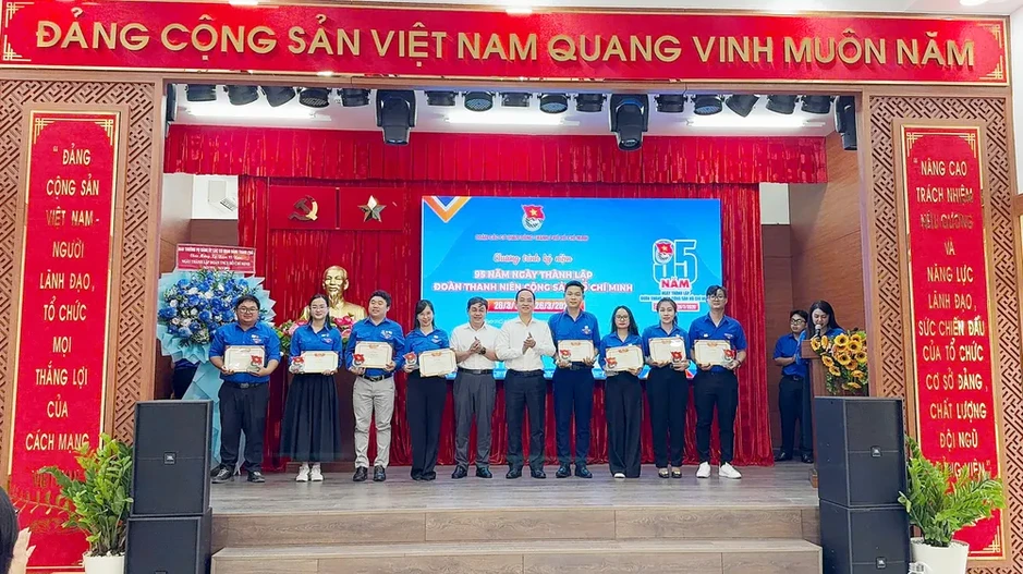 32 gương cán bộ Đoàn được tuyên dương Giải thưởng “Sao tháng ba” 32 gương cán bộ Đoàn được tuyên dương Giải thưởng “Sao tháng ba”