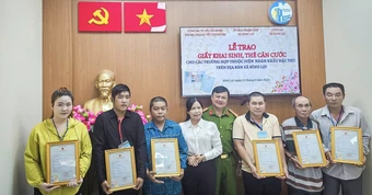 32 người thuộc diện nhân khẩu đặc thù tại xã Bình Lợi được cấp giấy khai sinh, thẻ căn cước