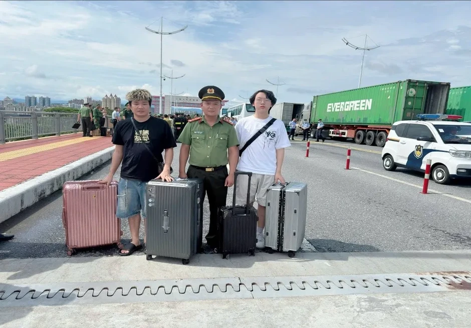 34 người nước ngoài bị dụ dỗ sang Việt Nam làm việc cho đường dây lừa đảo 34 người nước ngoài bị dụ dỗ sang Việt Nam làm việc cho đường dây lừa đảo