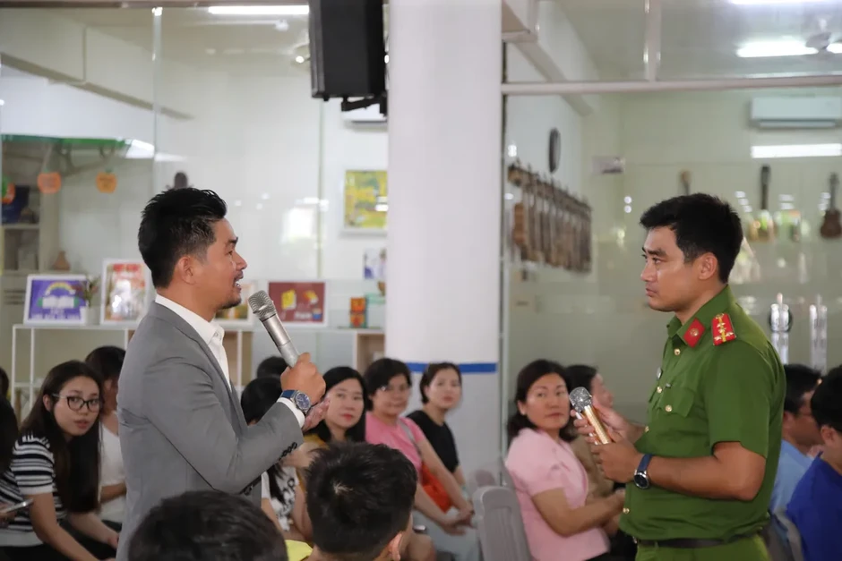 4 dấu hiệu đỏ giúp cha mẹ nhận diện cạm bẫy bủa vây trẻ em trên mạng 4 dấu hiệu đỏ giúp cha mẹ nhận diện cạm bẫy bủa vây trẻ em trên mạng