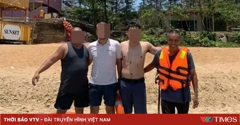 4 du khách bị sóng cuốn tại biển Cửa Tùng được cứu sống kịp thời
