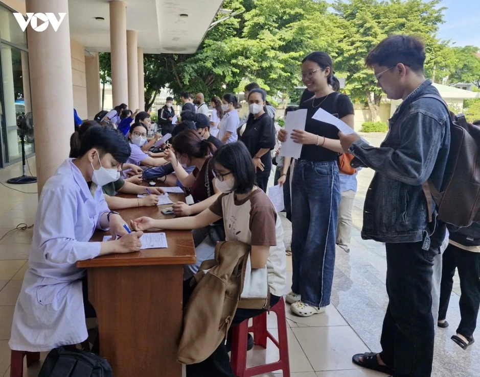 400 doanh nhân, sinh viên Đà Nẵng tham gia ngày hội hiến máu tình nguyện 400 doanh nhân, sinh viên Đà Nẵng tham gia ngày hội hiến máu tình nguyện