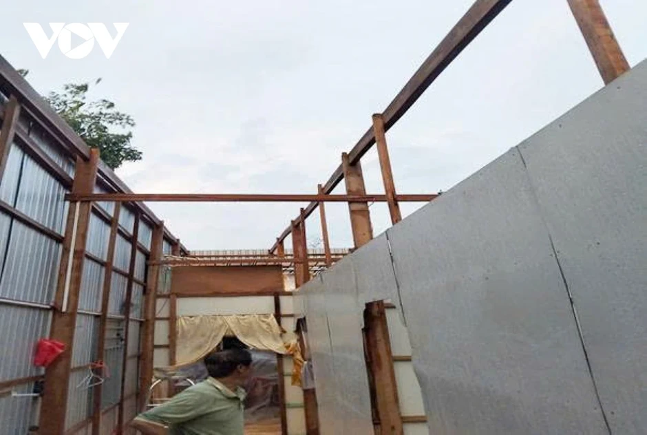 47 căn nhà ở Đồng Tháp bị tốc mái sau cơn mưa dông trái mùa 47 căn nhà ở Đồng Tháp bị tốc mái sau cơn mưa dông trái mùa