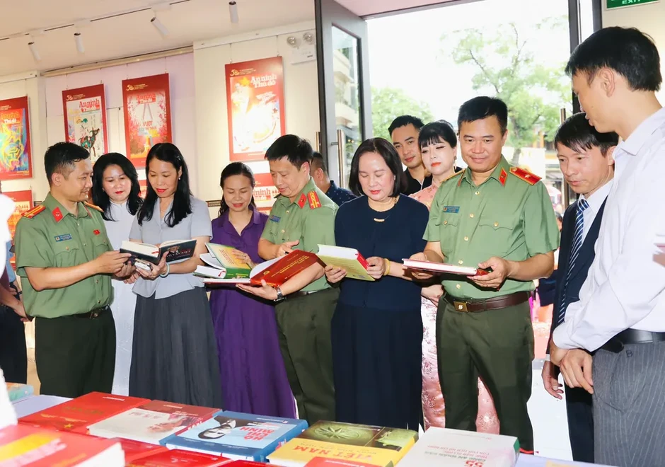 50 năm An ninh Thủ đô qua những trang báo
