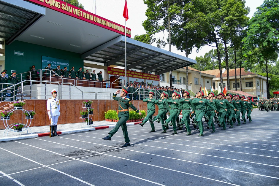 556 chiến sĩ mới thuộc Trung đoàn Gia Định tuyên thệ hoàn thành huấn luyện 556 chiến sĩ mới thuộc Trung đoàn Gia Định tuyên thệ hoàn thành huấn luyện