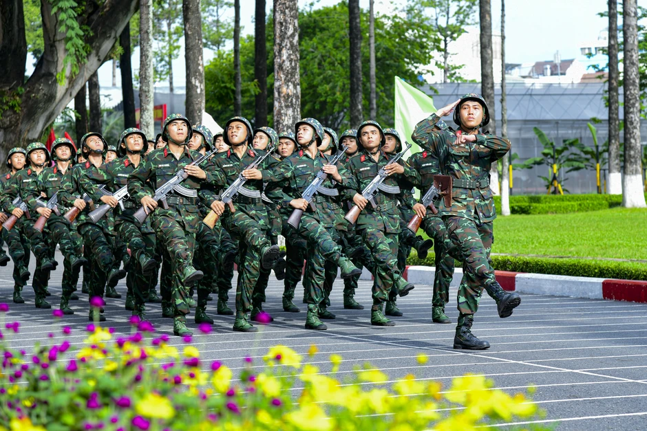 556 chiến sĩ mới thuộc Trung đoàn Gia Định tuyên thệ hoàn thành huấn luyện 556 chiến sĩ mới thuộc Trung đoàn Gia Định tuyên thệ hoàn thành huấn luyện
