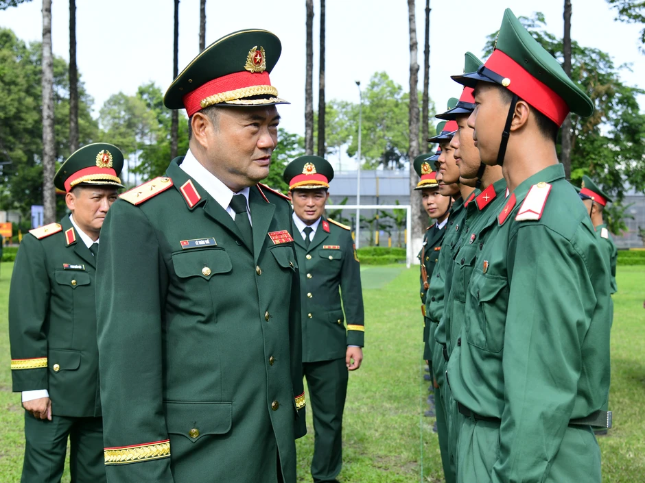 556 chiến sĩ mới thuộc Trung đoàn Gia Định tuyên thệ hoàn thành huấn luyện 556 chiến sĩ mới thuộc Trung đoàn Gia Định tuyên thệ hoàn thành huấn luyện