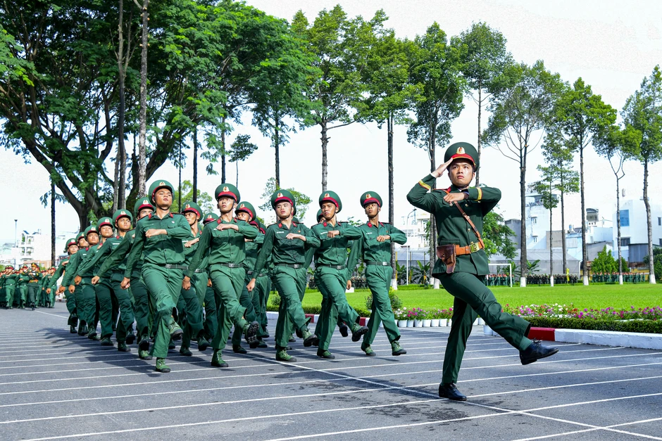 556 chiến sĩ mới thuộc Trung đoàn Gia Định tuyên thệ hoàn thành huấn luyện 556 chiến sĩ mới thuộc Trung đoàn Gia Định tuyên thệ hoàn thành huấn luyện