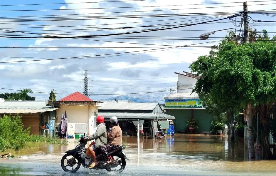6 hồ chứa ở Lâm Đồng đồng loạt điều tiết nước, một số khu vực hạ du bị ngập 6 hồ chứa ở Lâm Đồng đồng loạt điều tiết nước, một số khu vực hạ du bị ngập