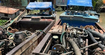 6 người nhảy xuống kênh Bảo Định bỏ trốn khi bị truy đuổi, 4 tàu hút cát bị tạm giữ